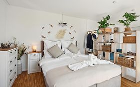 Business I Family Apartment I 1-4 Personen - Aare Blick, nahe Altstadt I Beamer - 99 Leinwand I Terrassen Lounge und Parkplatz